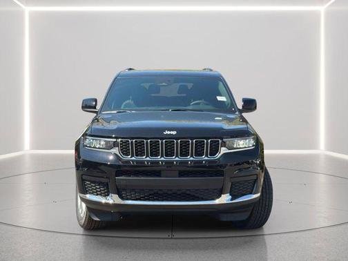 Diamond Black Crystal Pearlcoat 2026 Jeep Grand Cherokee L Altitude