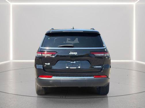 Diamond Black Crystal Pearlcoat 2026 Jeep Grand Cherokee L Altitude