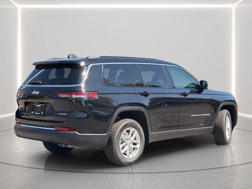 Diamond Black Crystal Pearlcoat 2026 Jeep Grand Cherokee L Altitude
