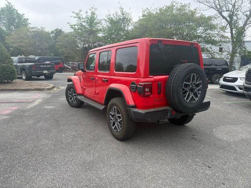 Firecracker Red Clearcoat 2025 Jeep Wrangler 4-Door Sahara 4x4