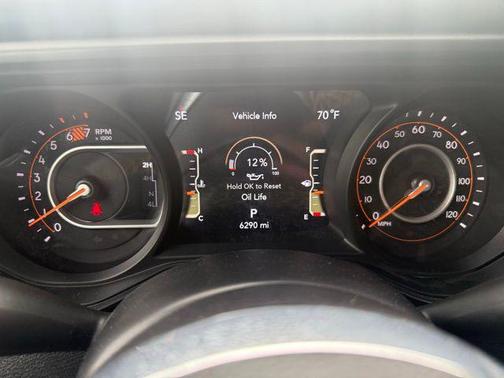 Firecracker Red Clearcoat 2025 Jeep Wrangler 4-Door Sahara 4x4