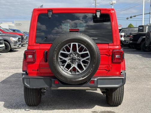 Firecracker Red Clearcoat 2025 Jeep Wrangler 4-Door Sahara 4x4