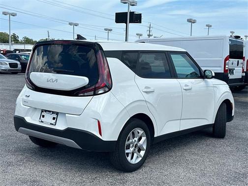 2024 Kia Soul LX