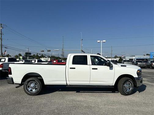 2025 RAM 2500 Tradesman Crew Cab 4x2 8' Box
