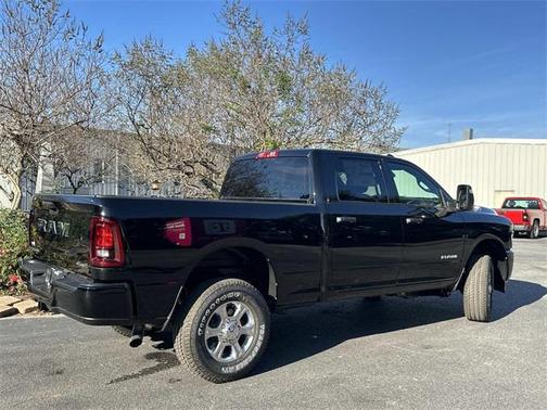 2026 RAM 2500 Big Horn Crew Cab 4x4 6'4' Box