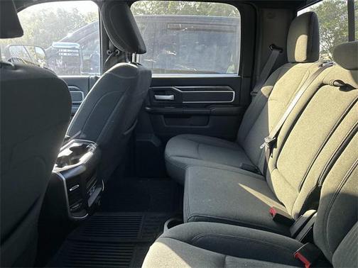 2021 RAM 2500 Big Horn Crew Cab 4x4 6'4' Box