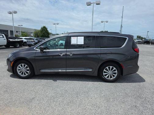 Granite Crystal Metallic Clearcoat 2017 Chrysler Pacifica Touring-L
