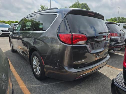 Granite Crystal Metallic Clearcoat 2017 Chrysler Pacifica Touring-L
