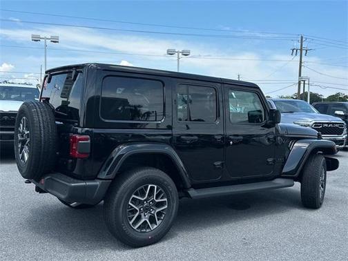 2025 Jeep Wrangler 4-Door Sahara 4x4