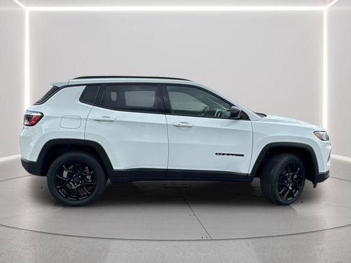Bright White Clearcoat 2026 Jeep Compass Latitude