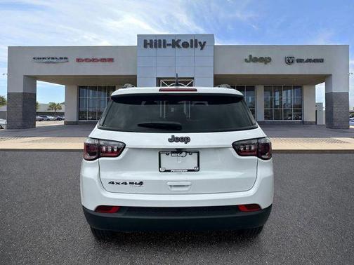 Bright White Clearcoat 2026 Jeep Compass Latitude