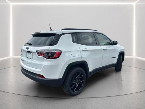 Bright White Clearcoat 2026 Jeep Compass Latitude