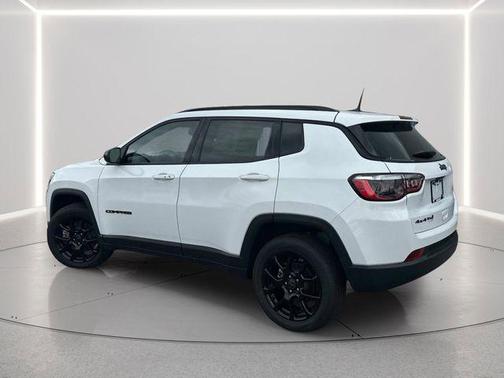 Bright White Clearcoat 2026 Jeep Compass Latitude