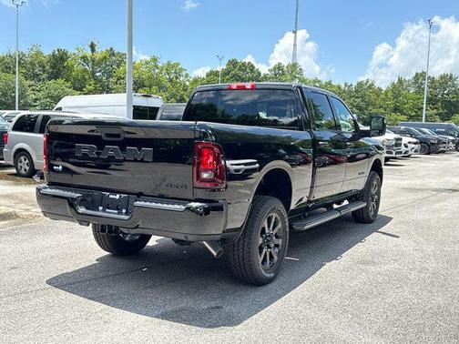 Diamond Black Crystal Pearlcoat 2026 RAM 2500 Big Horn Crew Cab 4x4 6'4' Box
