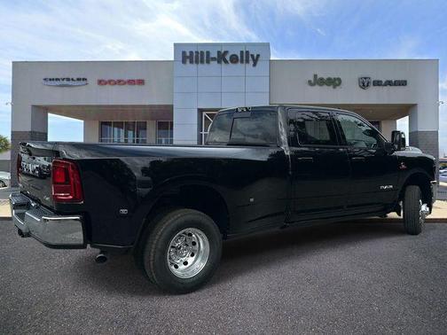 Diamond Black Crystal Pearlcoat 2026 RAM 3500 Laramie