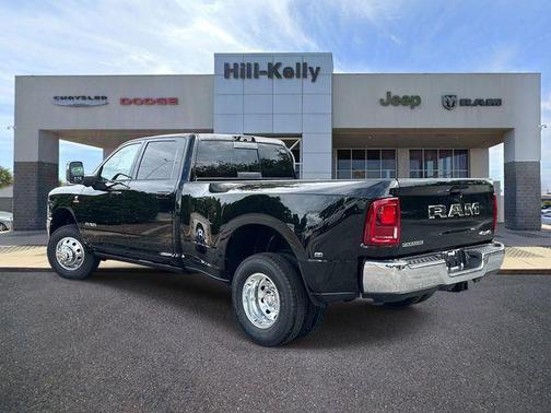 Diamond Black Crystal Pearlcoat 2026 RAM 3500 Laramie