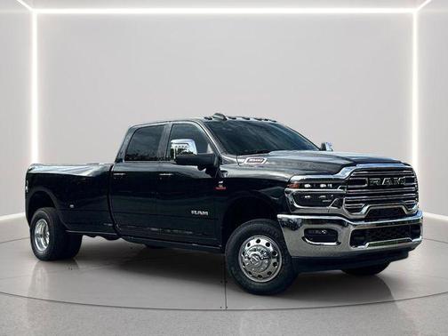Diamond Black Crystal Pearlcoat 2026 RAM 3500 Laramie