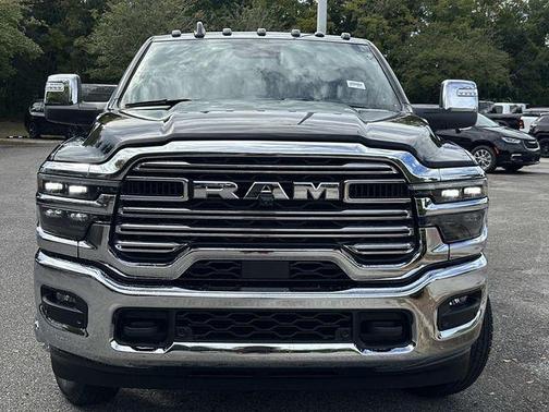 Diamond Black Crystal Pearlcoat 2026 RAM 3500 Laramie