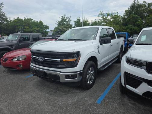 Oxford White 2025 Ford F-150 XLT