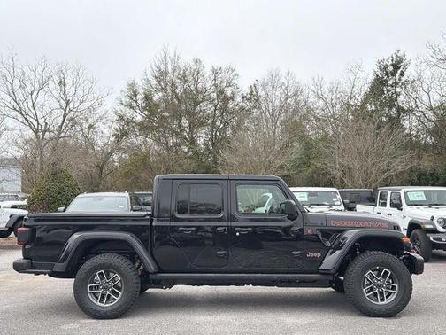 Black Clearcoat 2026 Jeep Gladiator Mojave X 4x4