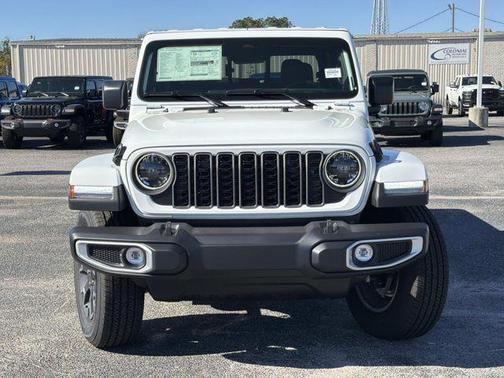 Bright White Clearcoat 2026 Jeep Gladiator Sahara 4x4