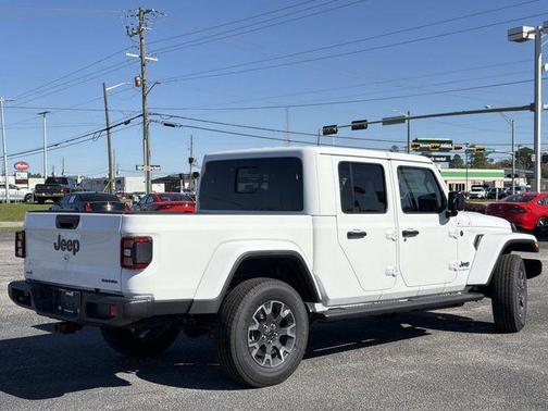 Bright White Clearcoat 2026 Jeep Gladiator Sahara 4x4