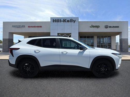 Summit White 2025 Chevrolet Trax FWD ACTIV