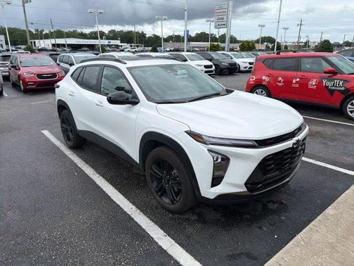 Summit White 2025 Chevrolet Trax FWD ACTIV