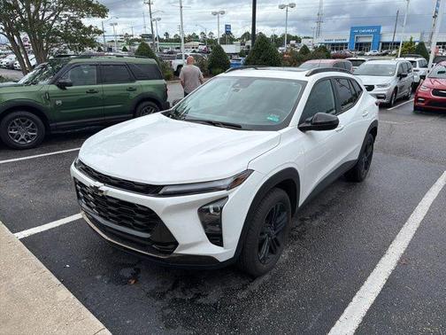 Summit White 2025 Chevrolet Trax FWD ACTIV