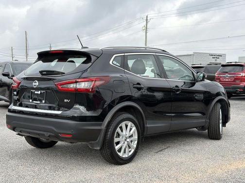 2022 Nissan Rogue Sport SV