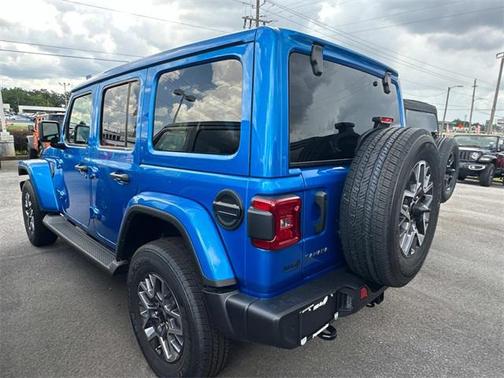2025 Jeep Wrangler 4-Door Sahara 4x4