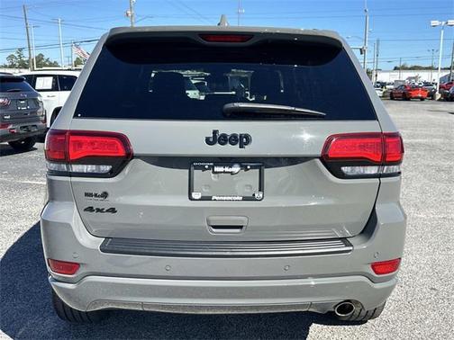 2022 Jeep Grand Cherokee Laredo