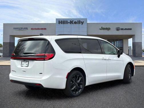 Bright White Clearcoat 2026 Chrysler Pacifica L