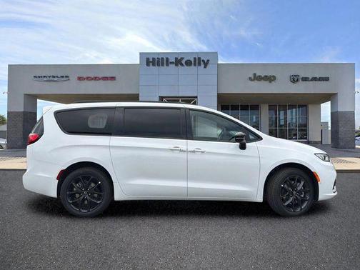 Bright White Clearcoat 2026 Chrysler Pacifica L