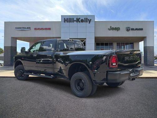 Diamond Black Crystal Pearlcoat 2026 RAM 3500 Tradesman Crew Cab 4x4 8' Box