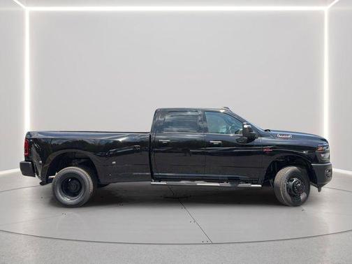 Diamond Black Crystal Pearlcoat 2026 RAM 3500 Tradesman Crew Cab 4x4 8' Box