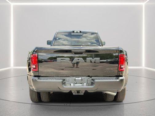 Diamond Black Crystal Pearlcoat 2026 RAM 3500 Tradesman Crew Cab 4x4 8' Box