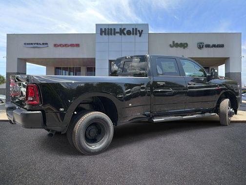 Diamond Black Crystal Pearlcoat 2026 RAM 3500 Tradesman Crew Cab 4x4 8' Box