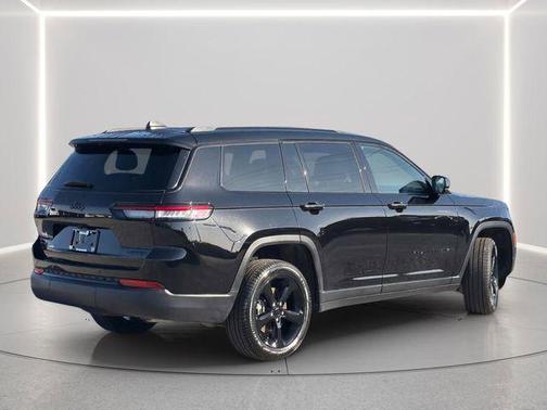 Diamond Black Crystal Pearlcoat 2025 Jeep Grand Cherokee L Limited