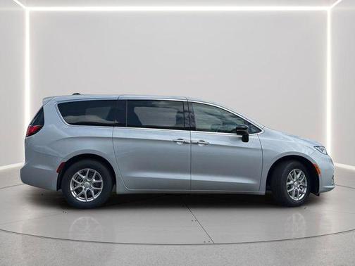 Silver Mist Clearcoat 2026 Chrysler Pacifica L