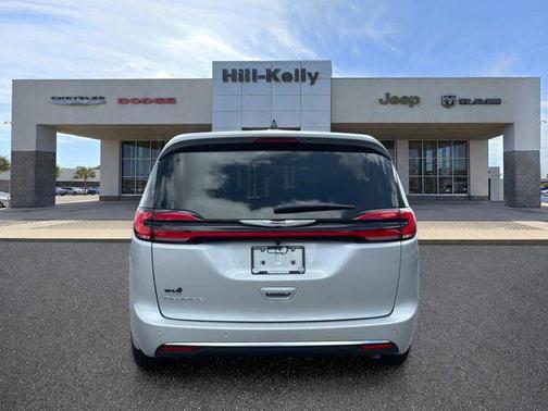 Silver Mist Clearcoat 2026 Chrysler Pacifica L