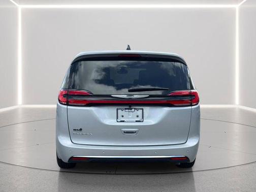 Silver Mist Clearcoat 2026 Chrysler Pacifica L