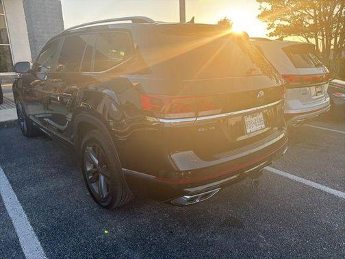 Deep Black Pearl 2022 Volkswagen Atlas 3.6L SEL