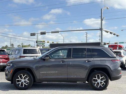 Baltic Gray Metallic Clearcoat 2024 Jeep Grand Cherokee Limited