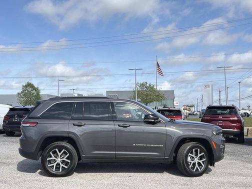 Baltic Gray Metallic Clearcoat 2024 Jeep Grand Cherokee Limited