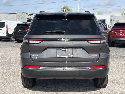 Baltic Gray Metallic Clearcoat 2024 Jeep Grand Cherokee Limited