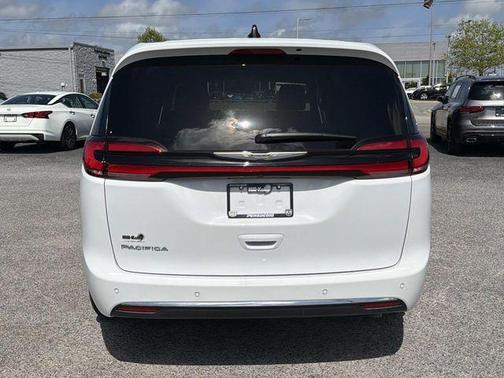 Bright White Clearcoat 2025 Chrysler Pacifica L