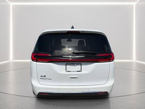 Bright White Clearcoat 2025 Chrysler Pacifica L
