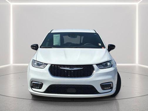 Bright White Clearcoat 2025 Chrysler Pacifica L