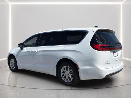 Bright White Clearcoat 2025 Chrysler Pacifica L